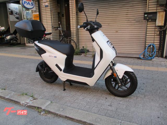 ＥＭ１　ｅ：ホンダ純正ワンキーリアＢＯＸ付き