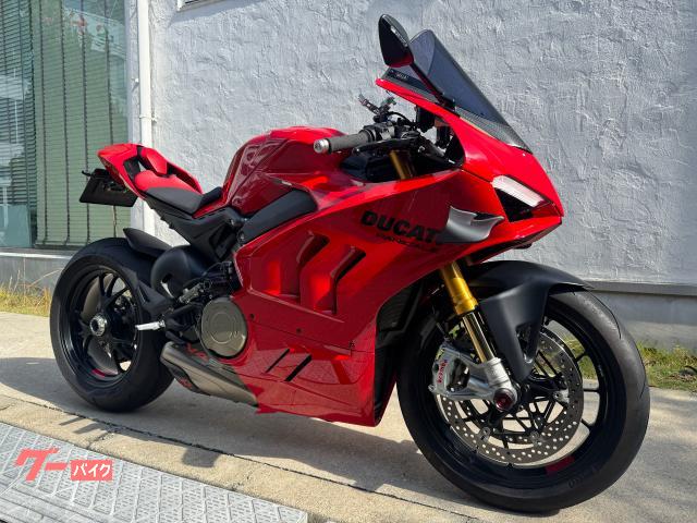 パニガーレＶ４　Ｓ　６Ｇ　アクラポヴィッチサイレンサー　カスタム多数　ＣＲ−１コーティング施工済み　認定中古車