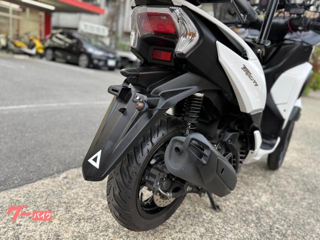 ヤマハ トリシティ125 ZOROワークス社製ルーフキット付き リア