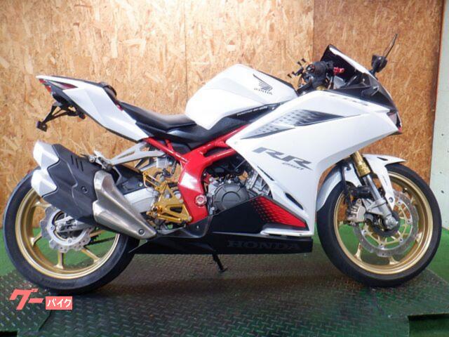 ＣＢＲ２５０ＲＲ　クイックシフター取り付け可能２０２０年モデル　バックステップ　スクリーンカスタム
