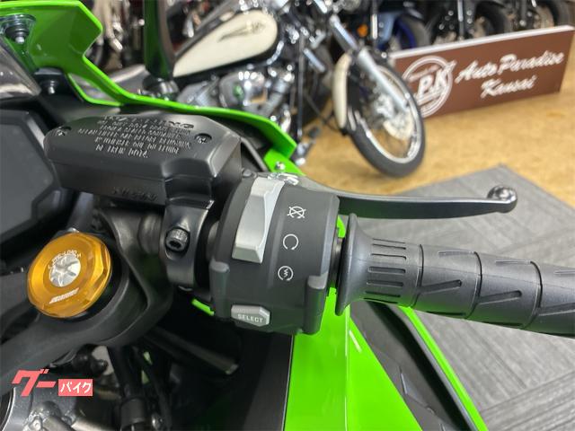 カワサキ Ninja ZX－4RR 2024年モデル スマホホルダー