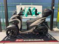 ヤマハ　トリシティ１５５　ＡＢＳ　２０２３年モデル　ロングスクリーン　グリップヒーター　リアボックス　ハンドルマウントステー装着