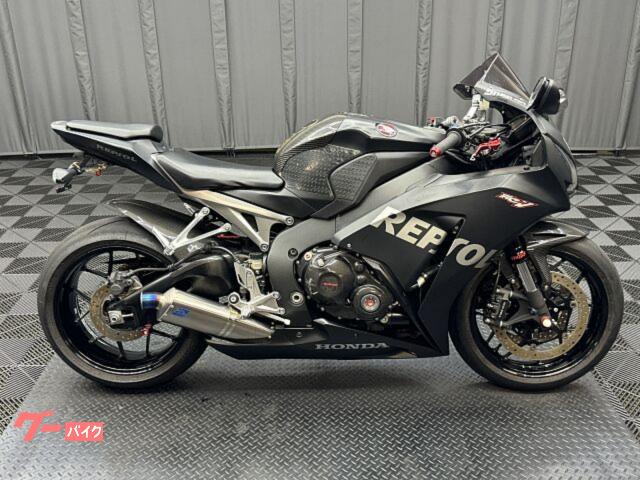 ＣＢＲ１０００ＲＲ　重カスタム　ＴＳＲスリップオン　マットブラックオールペイント　　カーボン多数　クイックシフター　ＥＴＣ等