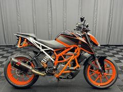 ＫＴＭ　３９０デューク　純ＯＰアクラポＳ／Ｏ　クレイジーアイアンガード類装備　補助灯　バーエンドミラー　フェンレス　ＵＳＢポート他多数