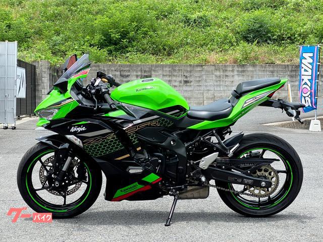 KAWASAKI Ninja ZX-25R メタリックスパークブラック×パール