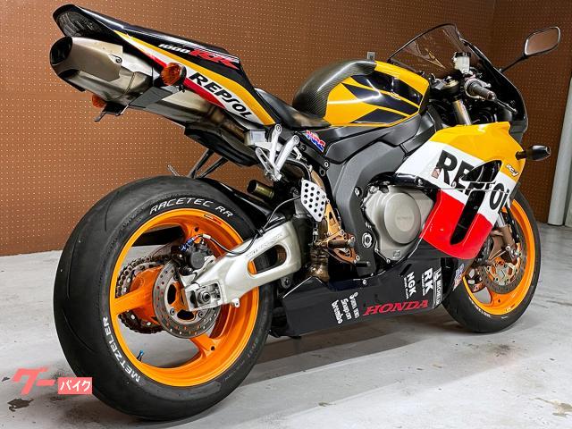 ホンダ CBR1000RR 社外レプソルカラー外装／バックステップ
