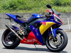 ヤマハ　ＹＺＦ−Ｒ１　社外スリップオン／カウル／バクステ／クイックシフター・ＳＵＮＳＴＡＲ製リアスプロケ装備　５２５０