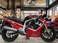 スズキ　ＧＳＸ−Ｒ７５０　ＧＲ７１Ｇ　レッド　ブラック　ノーマル車　丸目二灯　旧車