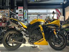 ヤマハ　ＹＺＦ−Ｒ１　スクリーン　ハンドル　ステップ　スライダー　タンクパッド　グリップ　バーエンド　イエロー　逆車