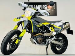 ＨＵＳＱＶＡＲＮＡ　７０１スーパーモト　ＲＥＭＵＳマフラー　ブレーキディスクガード　ラジエタープロテクション　ハンドガードキット　グラフィックキット