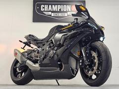 ヤマハ　ＹＺＦ−Ｒ１　認証ＡＫＲＡＰＯＶＩＣチタン　ローダウン　カーボンウィング　バックステップ　カーボン外装　スライダー等カスタム多数