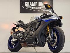 ヤマハ　ＹＺＦ−Ｒ１Ｍ　政府認証ＡＫＲＡＰＯＶＩＣチタンマフラー　カーボンタンクカバー　ＥＴＣ　スマホホルダー