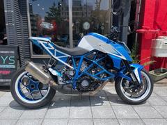 ＫＴＭ　至極１２９０スーパーデュークＲ　ブルーフルペイントカスタマイズ　アクラポマフラー　スケルトンクラッチ　ＥＴＣ付　トラコン　シフター