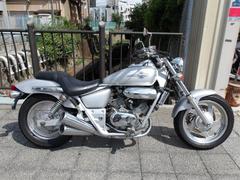 ホンダ　Ｖ−ＴＷＩＮ　ＭＡＧＮＡ　１９９４年モデル　キャブレター　水冷２気筒エンジン搭載