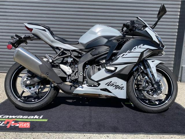 Ｎｉｎｊａ　ＺＸ−４Ｒ　ＳＥ　２０２５年モデル　ＧＰＳドライブレコーダー前後　ＥＴＣ２．０車載器　ＵＳＢ電源　マルチバー　装着