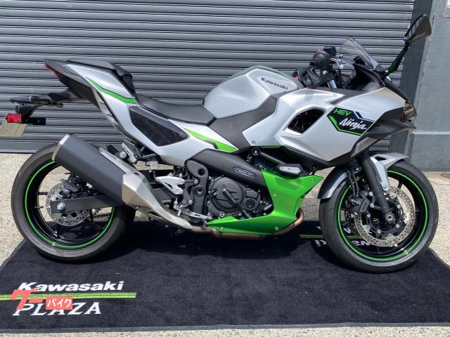 Ｎｉｎｊａ　７　Ｈｙｂｒｉｄ　メタリックブライトシルバー　ストロングハイブリッドパワーユニット搭載