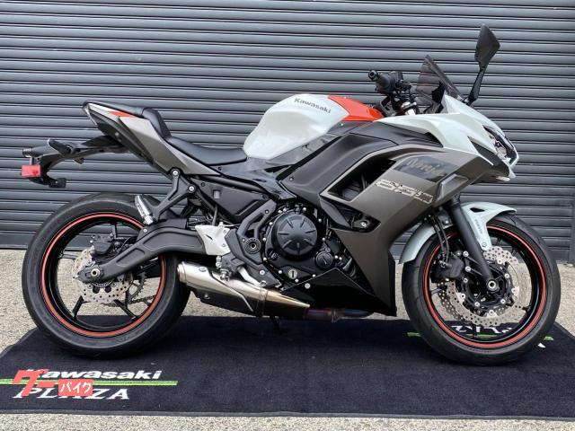 Ｎｉｎｊａ　６５０　２０２３年　カワサキプラザ認定中古車　パールロボテイツクホワイト　スライダー　ＵＳＢ電源　ラジエターガード他