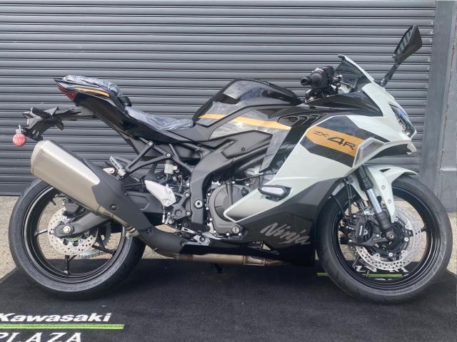 カワサキ Ninja ZX－4R SE 2026年モデル パールロボ