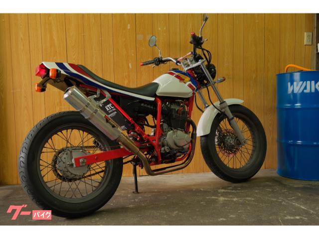 HONDA FTR223 トリコロール ホンダ FTR223 トリコロールカラートラッカーシート モリワキ