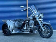 ＨＡＲＬＥＹ−ＤＡＶＩＤＳＯＮ　ＦＬＲＴ　フリーウィーラー　カスタム　２０１７年モデル　バンスマフラー　ロアフェアリング　エアロフェンダー　リヤ１９インチ２７５