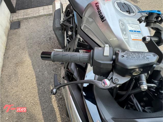カワサキ Ninja ZX－25R クアッドロック 前後ドラレコ