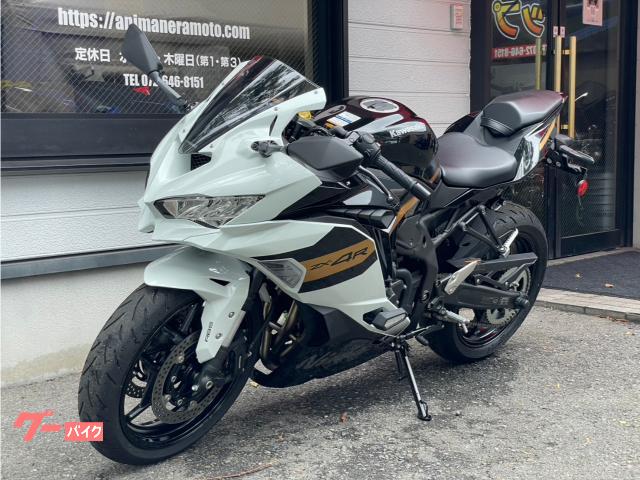 カワサキ Ninja ZX－4R SE 純正フレームスライダー 上下