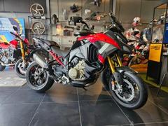 ＤＵＣＡＴＩ　ムルティストラーダＶ４パイクスピーク　片持ちスイングアームモデル！
