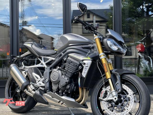 スピードトリプル１２００ＲＳ２０２１年モデル　マットシルバーアイス　純正フライスクリーン・グリップヒーターカスタム