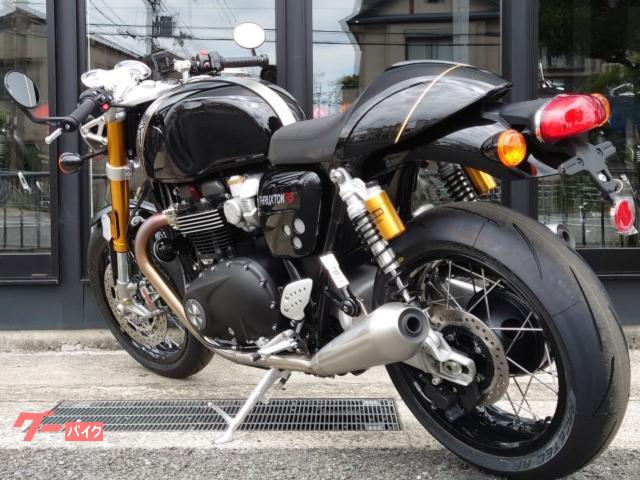 ＴＲＩＵＭＰＨ スラクストン１２００ＲＳ ジェットブラック／シルバー