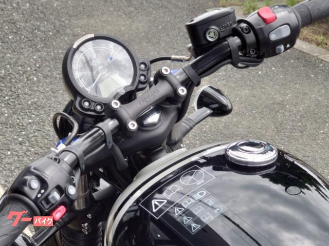 TRIUMPH ボンネビル ボバー ジェットブラック/アッシュ TRIUMPH ボンネビル ボバー ジェットブラック/アッシュ