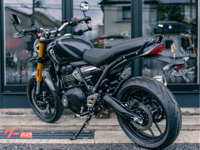 TRIUMPH スピード400ファントムブラック／ストーム