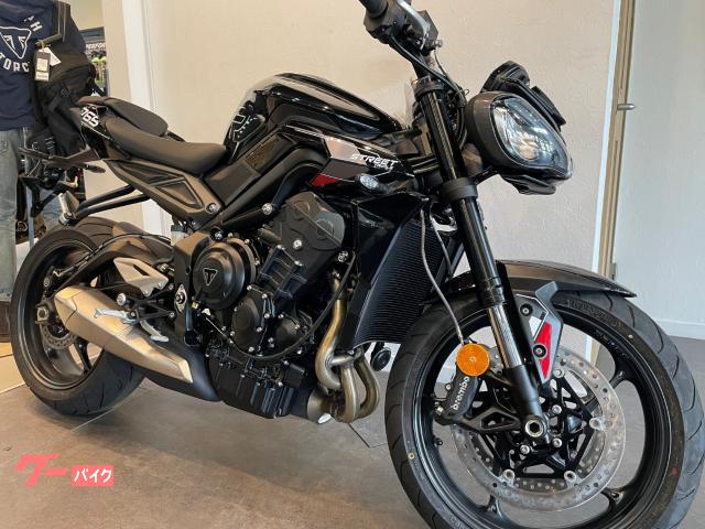 ストリートトリプルＲ　新型　ファントムブラック　新車