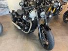 ボンネビル ボバー ジェットブラック／アッシュグレイ 正規ディーラー中古車