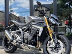 ＴＲＩＵＭＰＨ　スピードトリプル１２００ＲＳ２０２１年モデル　マットシルバーアイス　純正フライスクリーン・グリップヒーターカスタム