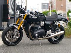 ＴＲＩＵＭＰＨ　スラクストン１２００ＲＳ　ジェットブラック　中古車