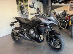 ＴＲＩＵＭＰＨ　タイガースポーツ８００　グラナイト／サファイアブラック　正規ディーラー中古車