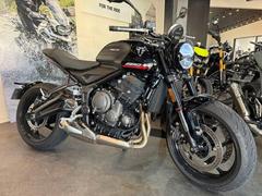 ＴＲＩＵＭＰＨ　トライデント６６０　ジェットブラック　正規ディーラー中古車