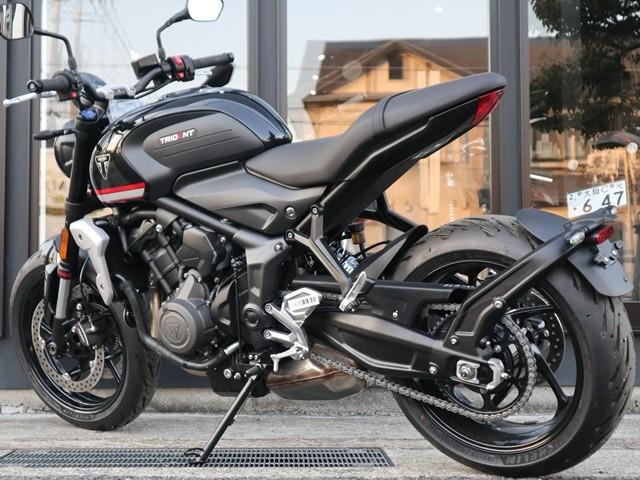 黒 TRIUMPH トライデント660 サファイアブラック 新車