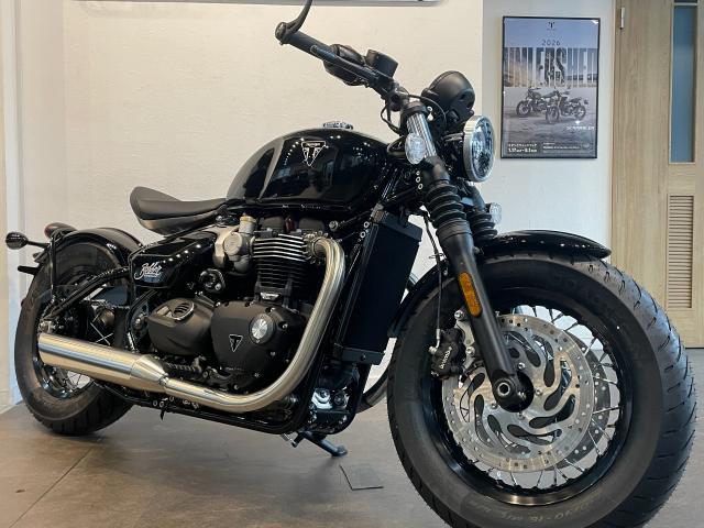 TRIUMPH ボンネビル ボバー MY2026 ジェットブラック