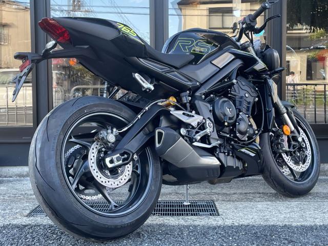 ストリートトリプルRS ファントムブラック