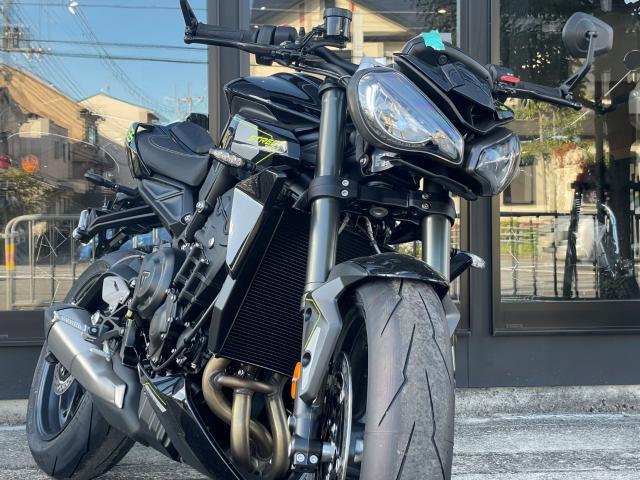 ストリートトリプルRS ファントムブラック