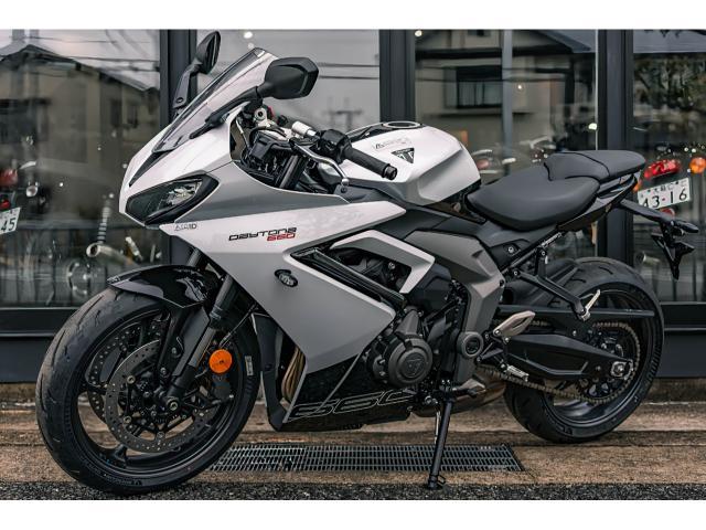 TRIUMPH デイトナ660 スノードニアホワイト