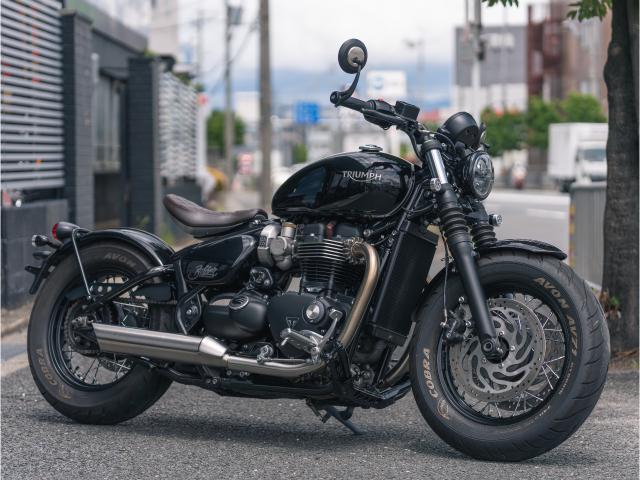 ボンネビル ボバー ジェットブラック 正規ディーラー中古車 ETC2．0 シートブラウン グリップヒーター フォワードステップ