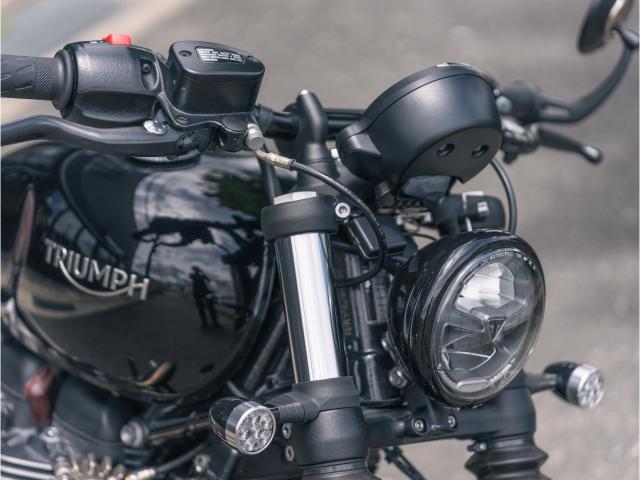ボンネビル ボバー ジェットブラック 正規ディーラー中古車 ETC2．0 シートブラウン グリップヒーター フォワードステップ