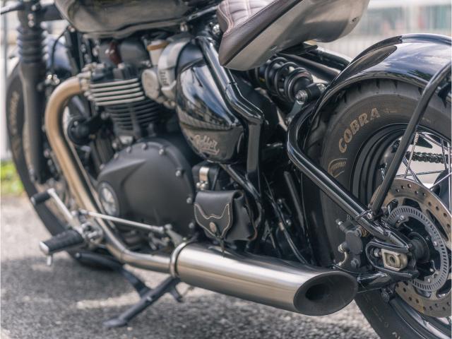 ボンネビル ボバー ジェットブラック 正規ディーラー中古車 ETC2．0 シートブラウン グリップヒーター フォワードステップ