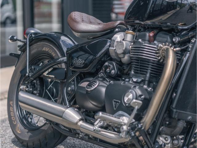 ボンネビル ボバー ジェットブラック 正規ディーラー中古車 ETC2．0 シートブラウン グリップヒーター フォワードステップ
