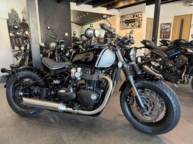 ボンネビル ボバー ジェットブラック／アッシュグレイ 正規ディーラー中古車