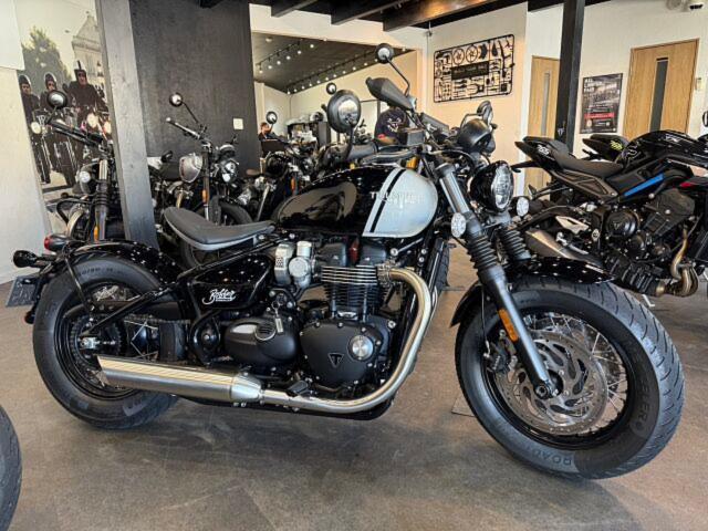 ボンネビル ボバー ジェットブラック／アッシュグレイ 正規ディーラー中古車