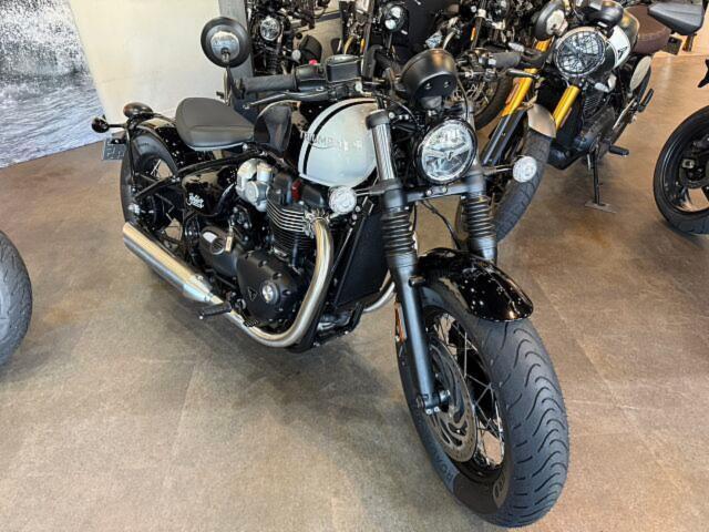 ボンネビル ボバー ジェットブラック／アッシュグレイ 正規ディーラー中古車