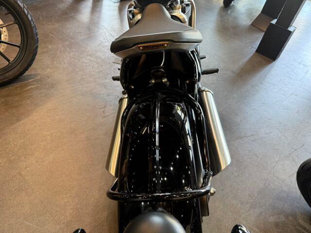 ボンネビル ボバー ジェットブラック／アッシュグレイ 正規ディーラー中古車